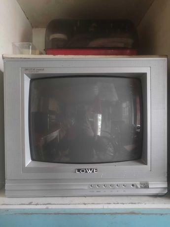 Телевизор с пультом