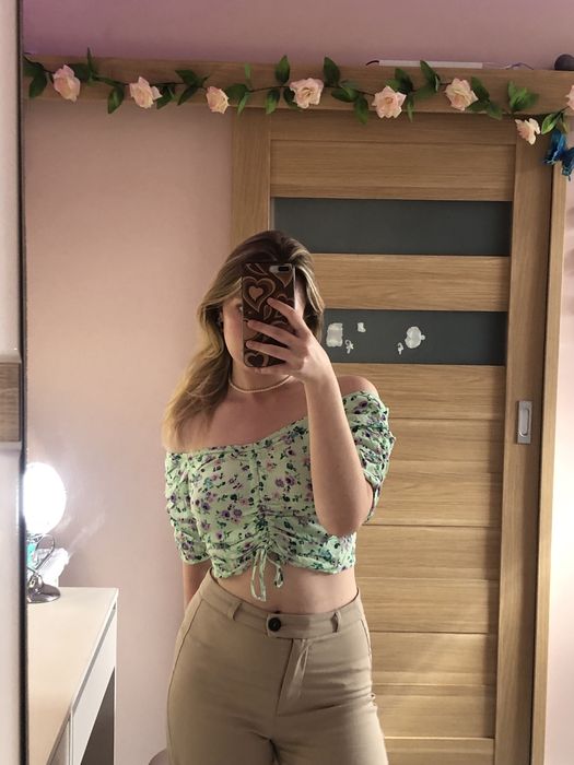 Bluzka typu hiszpanka