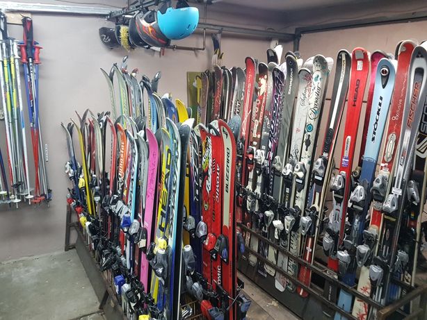 Wypożyczalnia sprzętu narciarskiego: narty, buty narciarskie, kijki