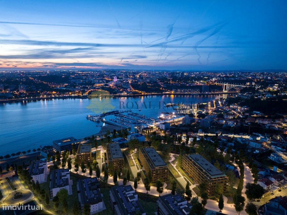 Fantásticos apartamentos T3 novos com varanda junto ao rio Douro em Vi