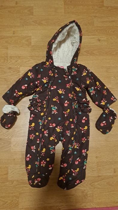 Kombinezon zodpinanymi rękawiczkami w rozmiarze 72