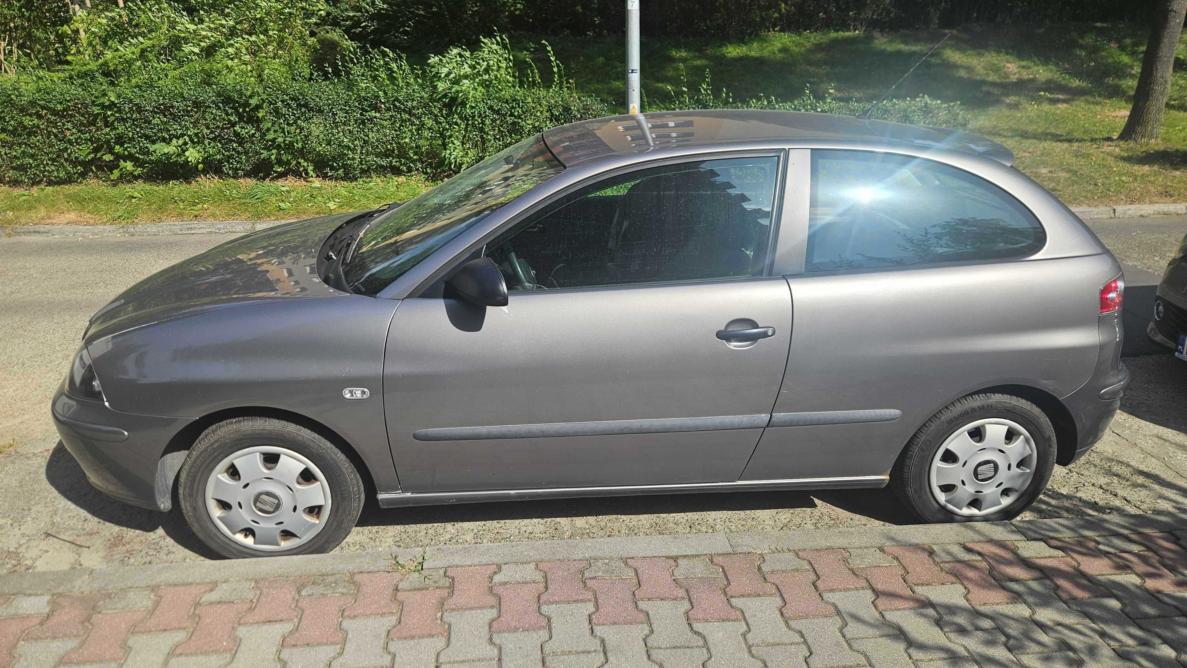 Seat Ibiza 1.2 benzyna, 2002 r. Niski przebieg, klima, 2 komplety opon