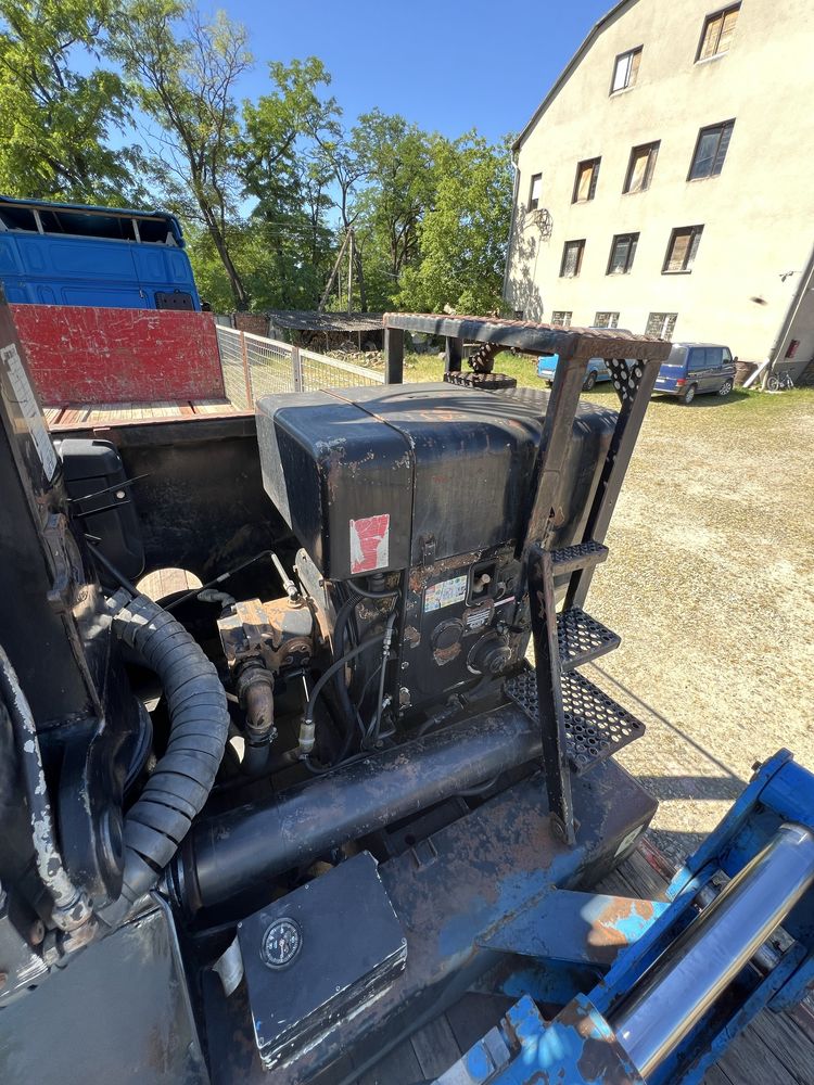 Напівпричіп Floor з краном маніпулятором Hiab 130