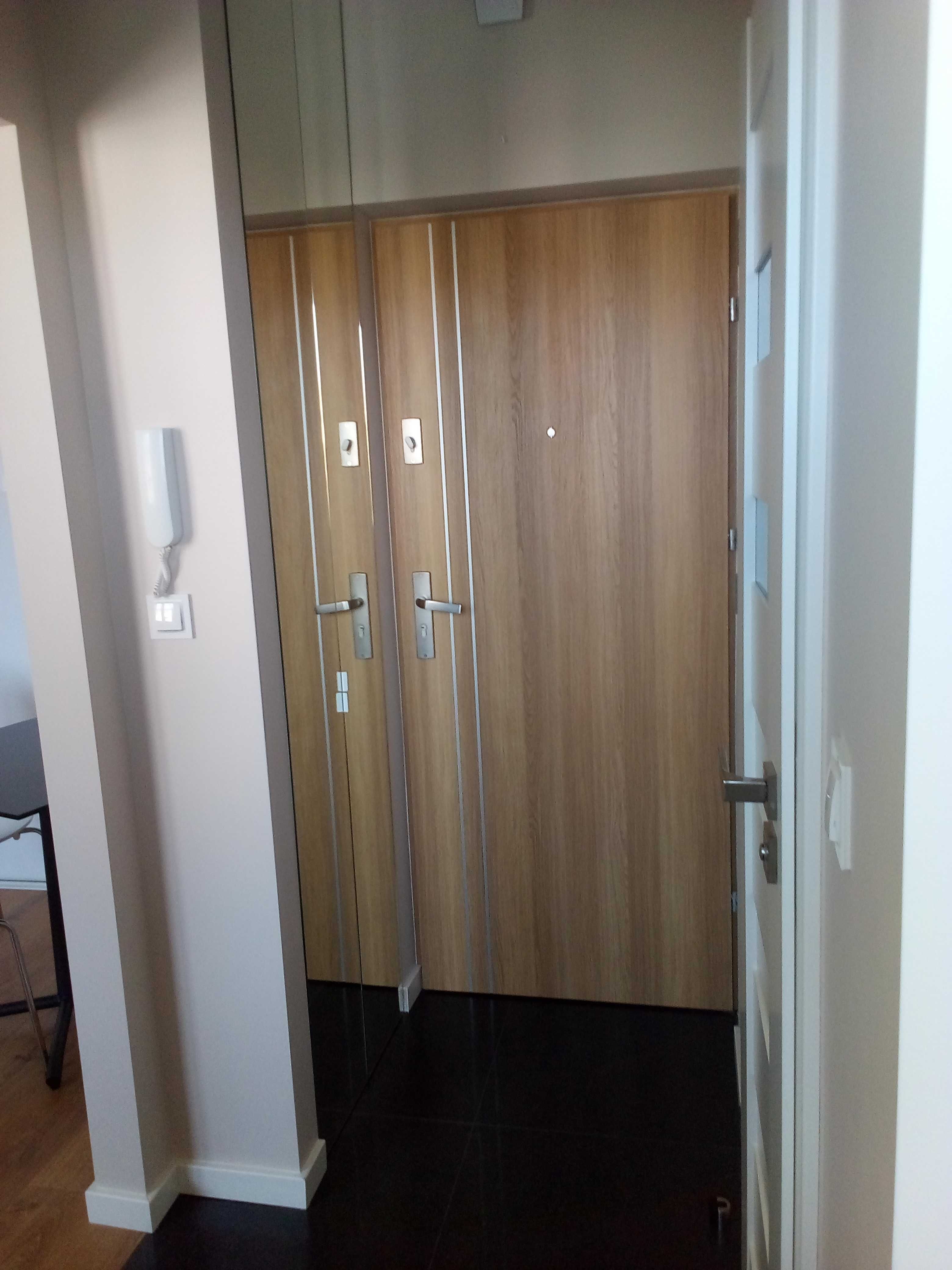 Kawalerka na wynajm, ścisłe centrum w pobliżu rynku, nowoczesna