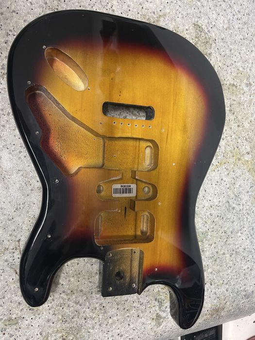 Korpus gitary typu stratocaster