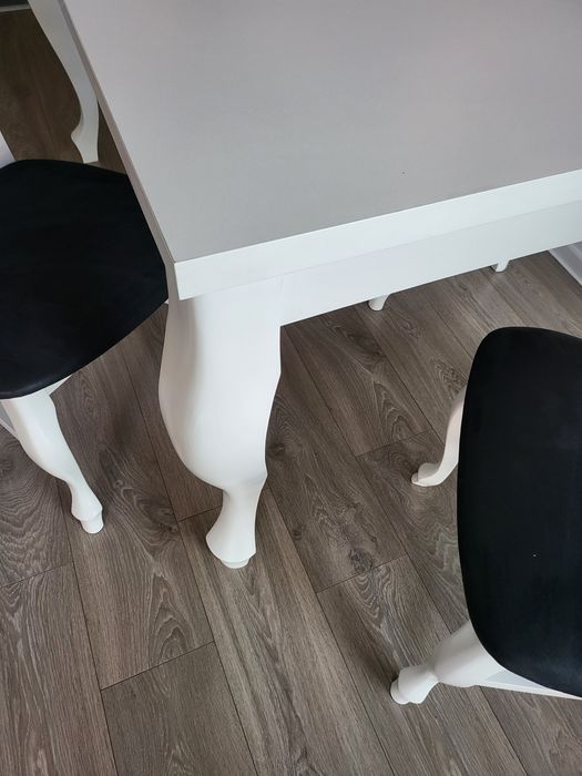 Stól z 4 krzesłami w stylu ludwikowskim rozkładany do 180cm