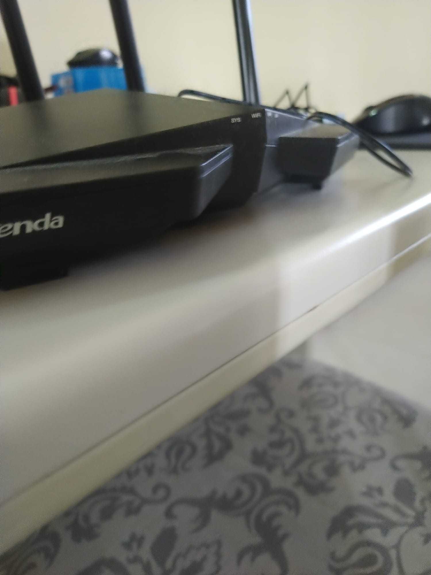 Router tenda com cabo de rede e wireless