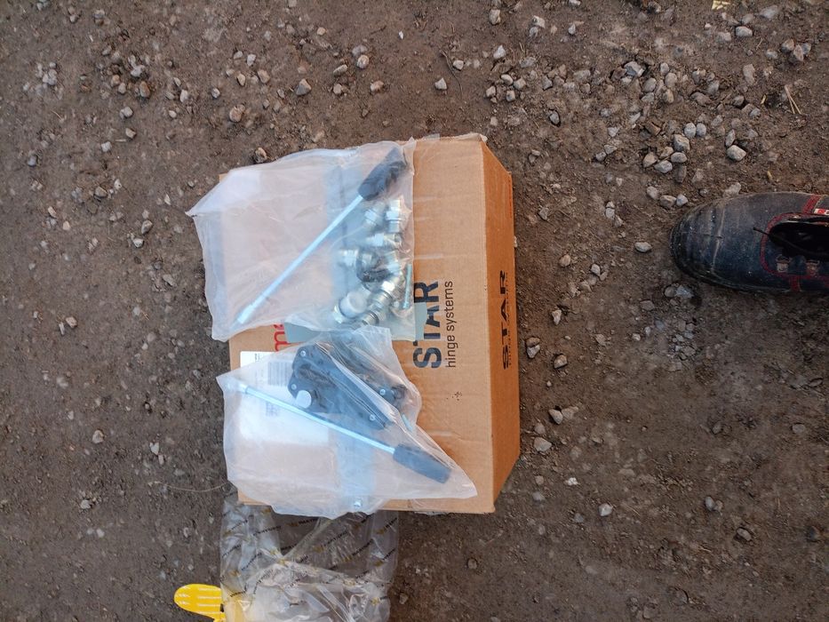 Rozdzielacz hydrauliczny 3-sekcyjny sterowany na linkę