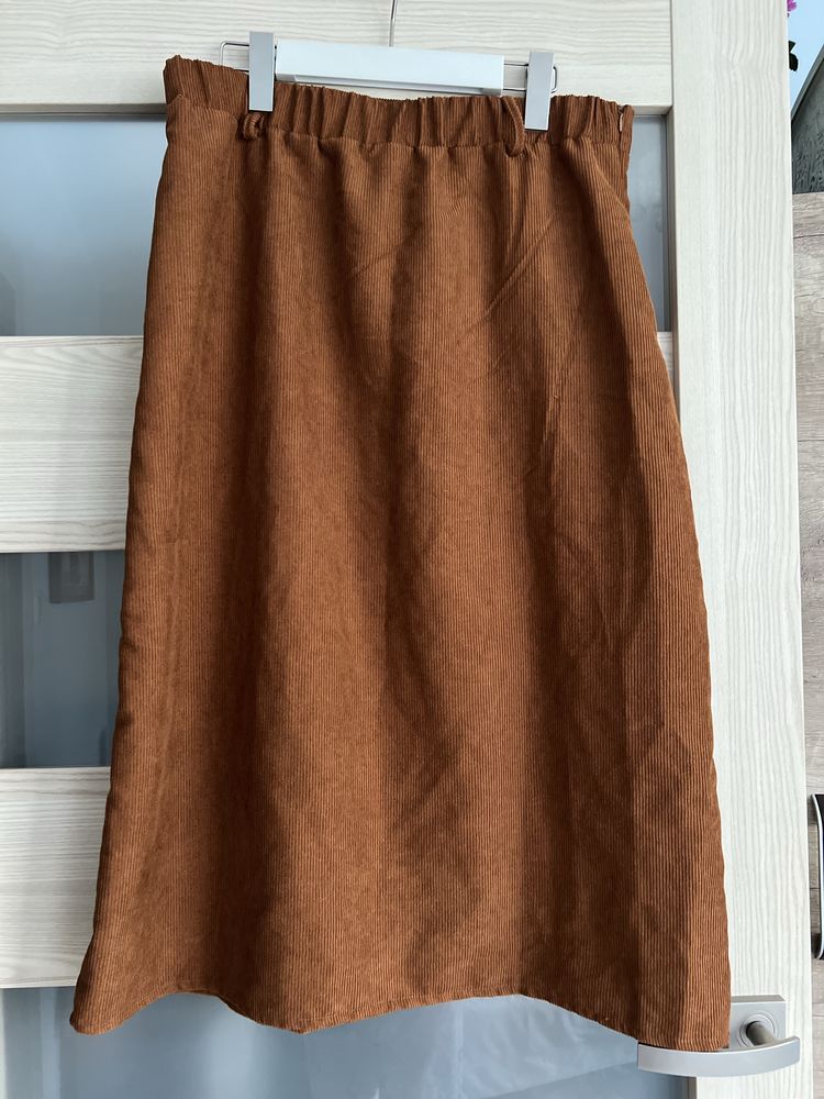 Nowa spódnica w kolorze ceglastym rudym rozmiar L/XL (40/42) .