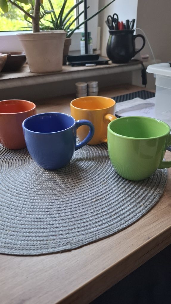 4 szt filiżanek kolorowe