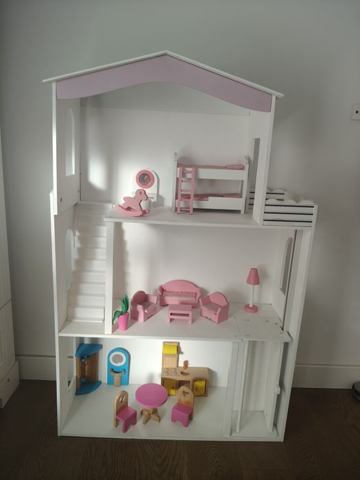 Duży drewniany,biały domek dla lalek z windą