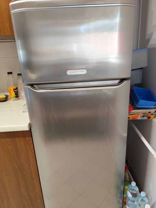 Lodówka  używana  metalicznav