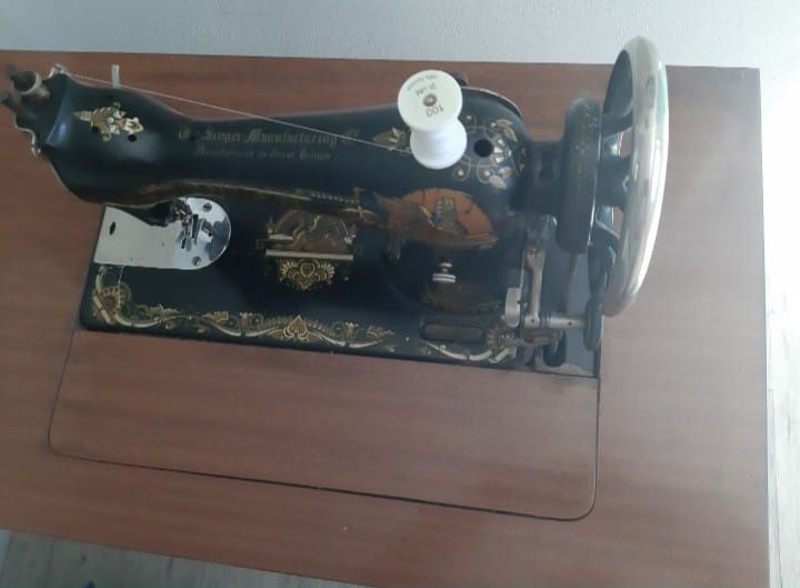 Maquina de costura singer