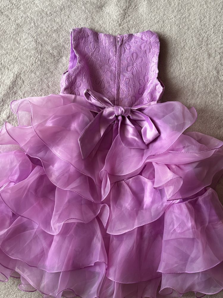 Нарядные платья р.120 и р.134