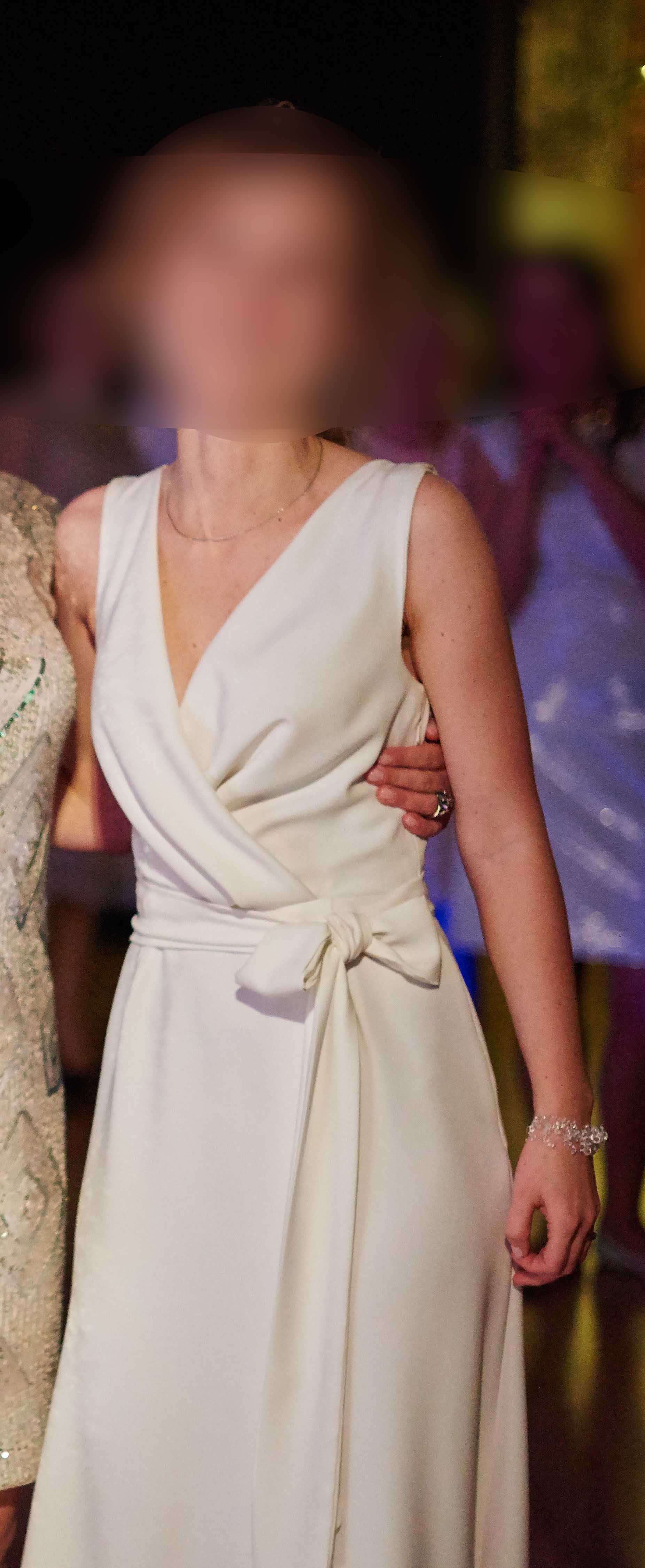 Minimalistyczna, klasyczna suknia ślubna inspirowana Pronovias XS/S