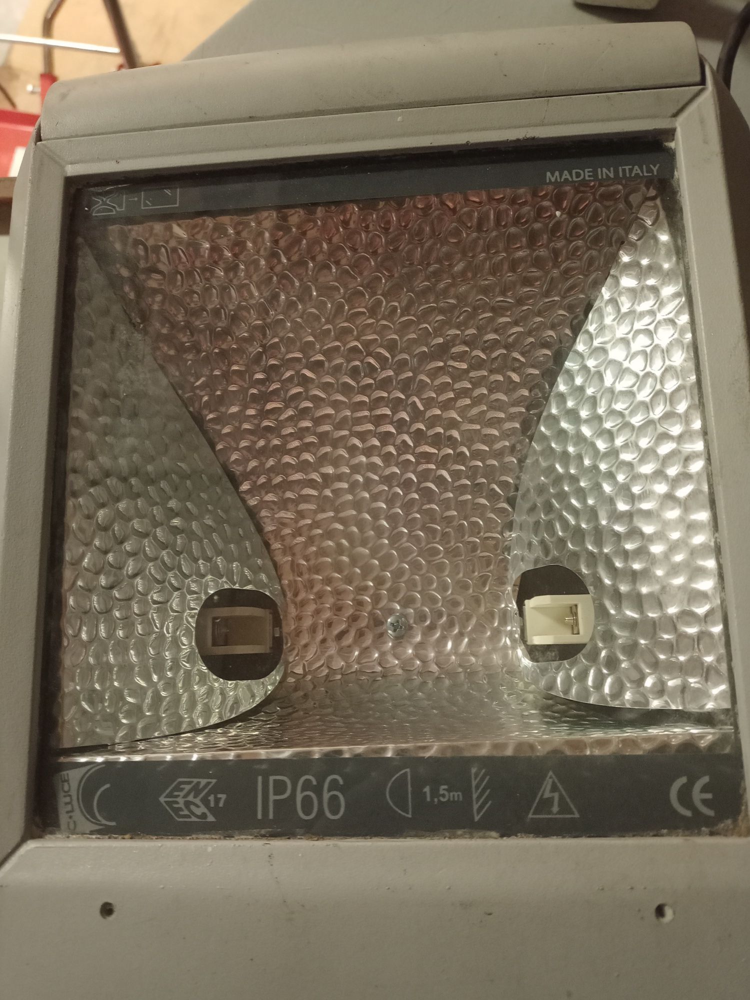 Lampa halogenowa zewnętrzna IP 66 włoska aluminiowa