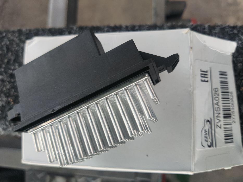 Резистор вентилятора салону Ніссан рог т32.