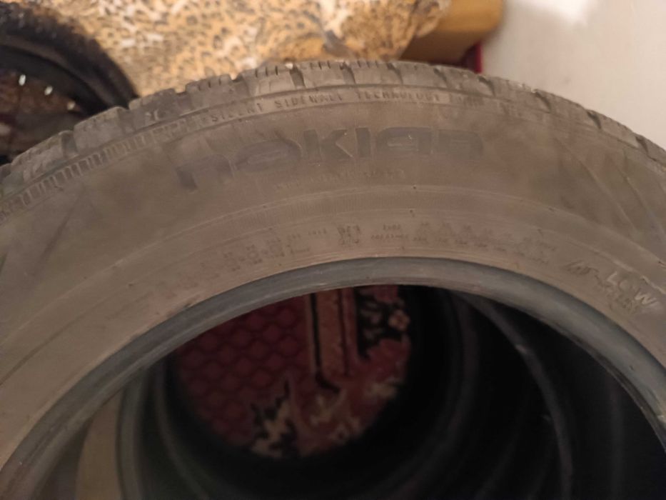 Nokian R17 235/55
