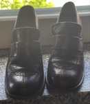 Sapatos cor castanho