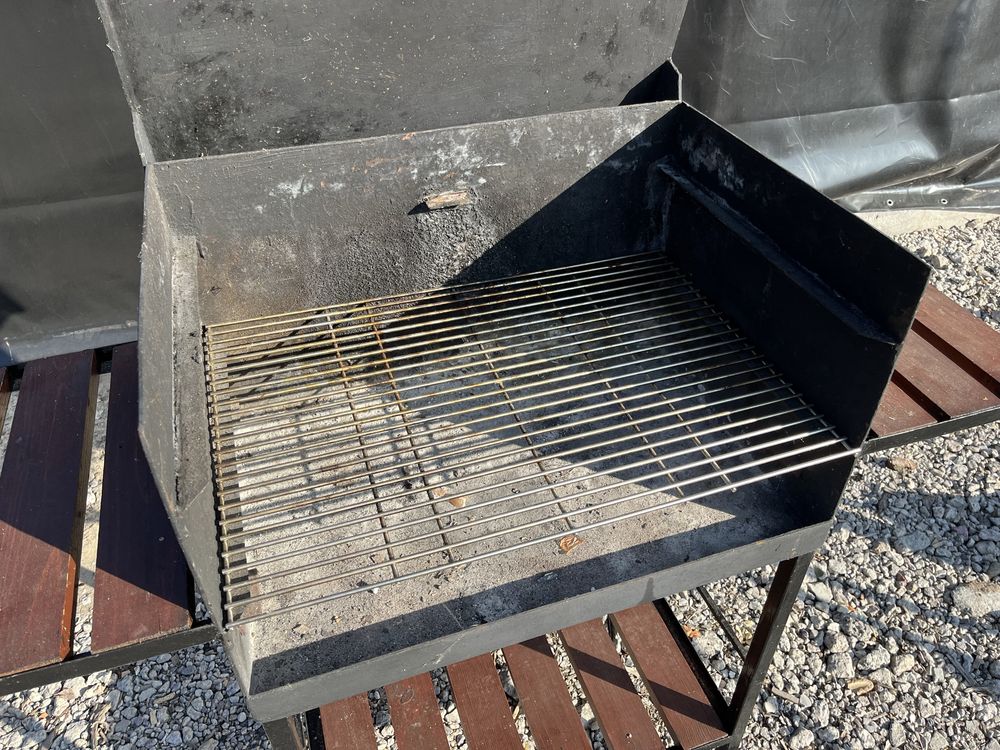Grill drzewny/węglowy