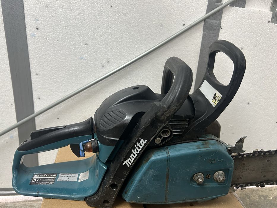 Profesjonalna Piła spalinowa Makita EA 3200S