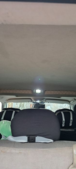 Автомобиль лендровер