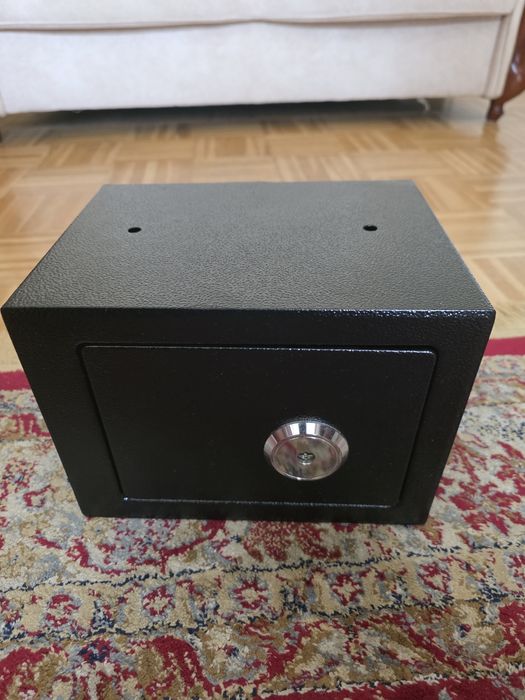 Sprzedam sejf metalowy używany