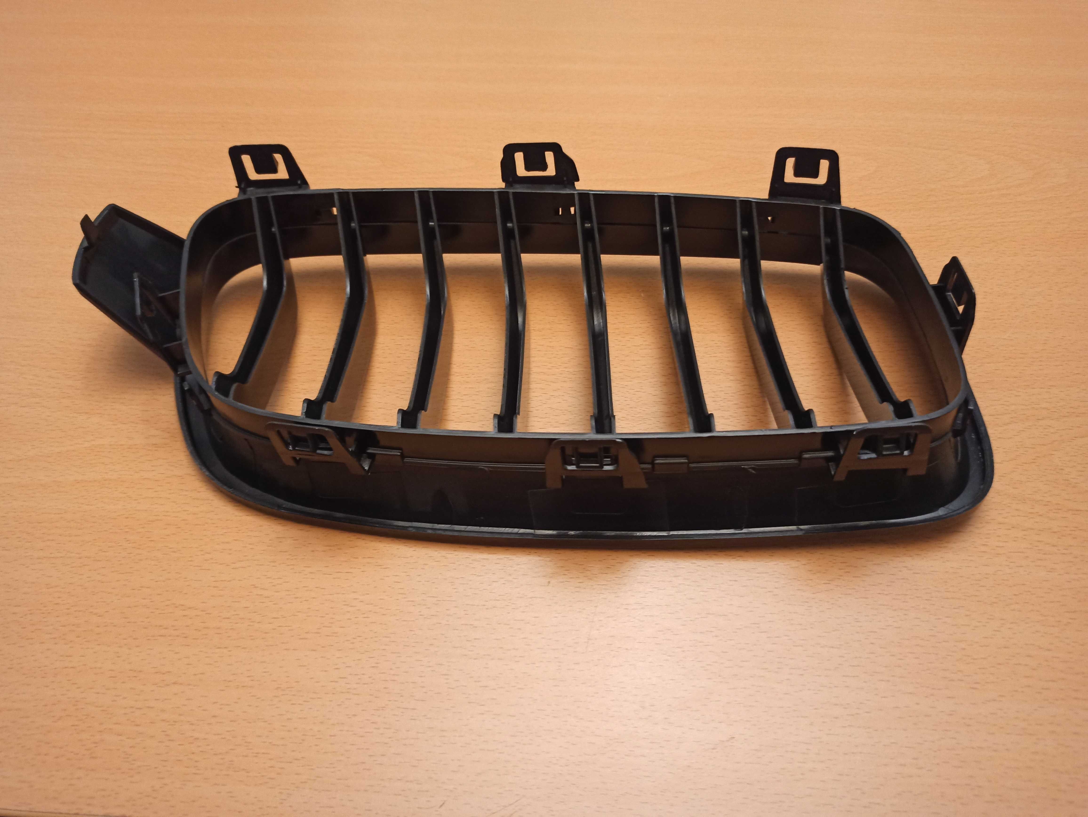 Nowe nerki czarny połysk BMW F30 F31 F80 grill atrapa