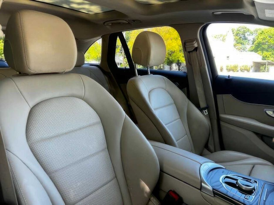 Mercedes-Benz C-Class      2018