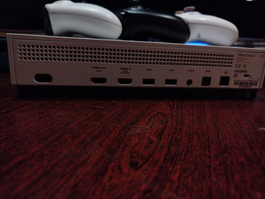 Продаю xbox one s на віддачу