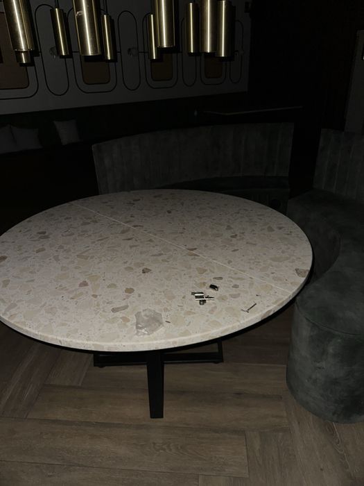 Mesas e sofas como novos