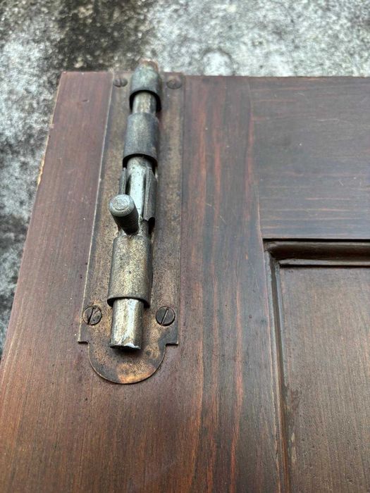 Porta rústica em madeira maciça