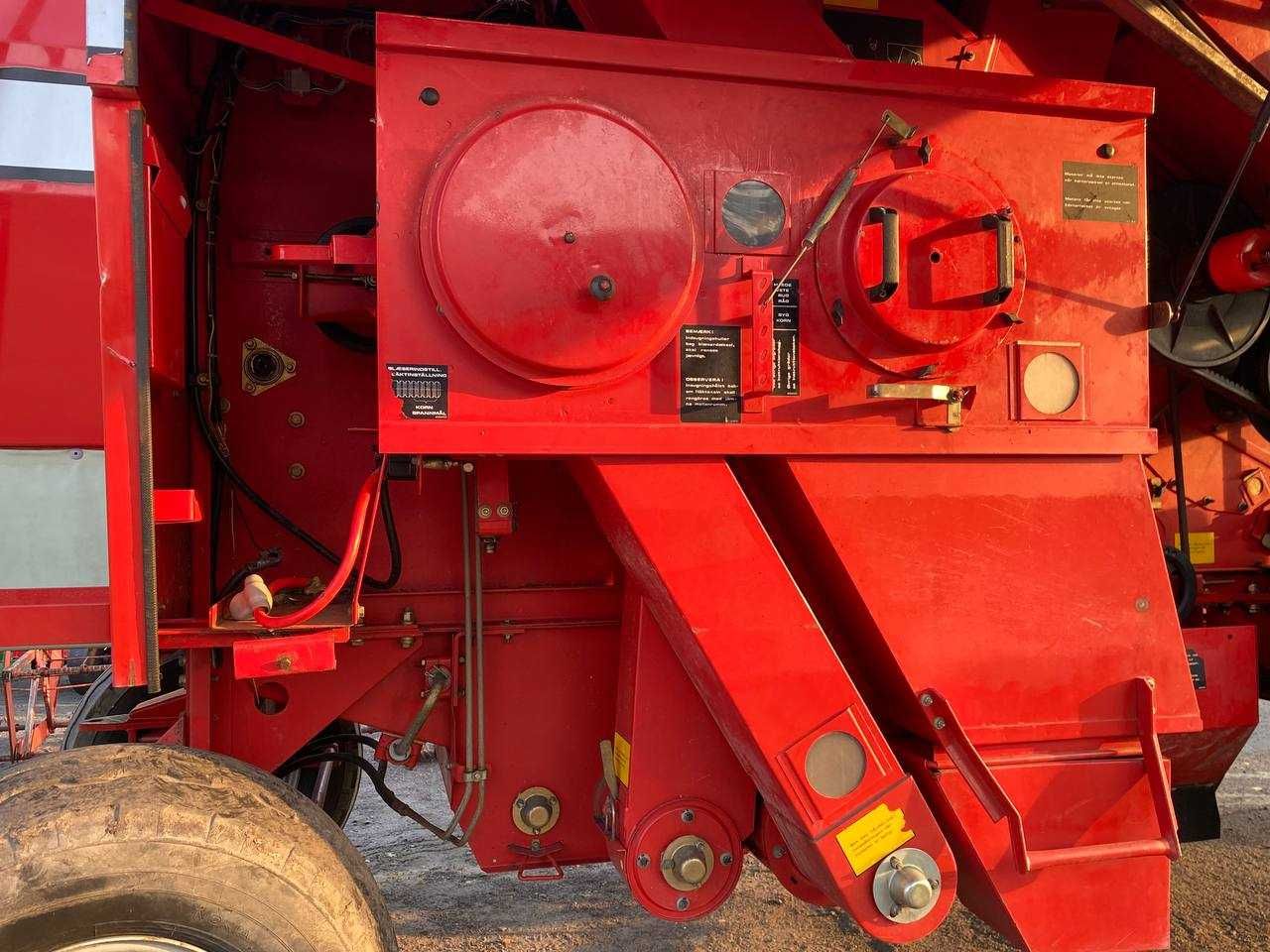 Свіжо привезений зерновий комбайн Massey Ferguson 21,Claas
