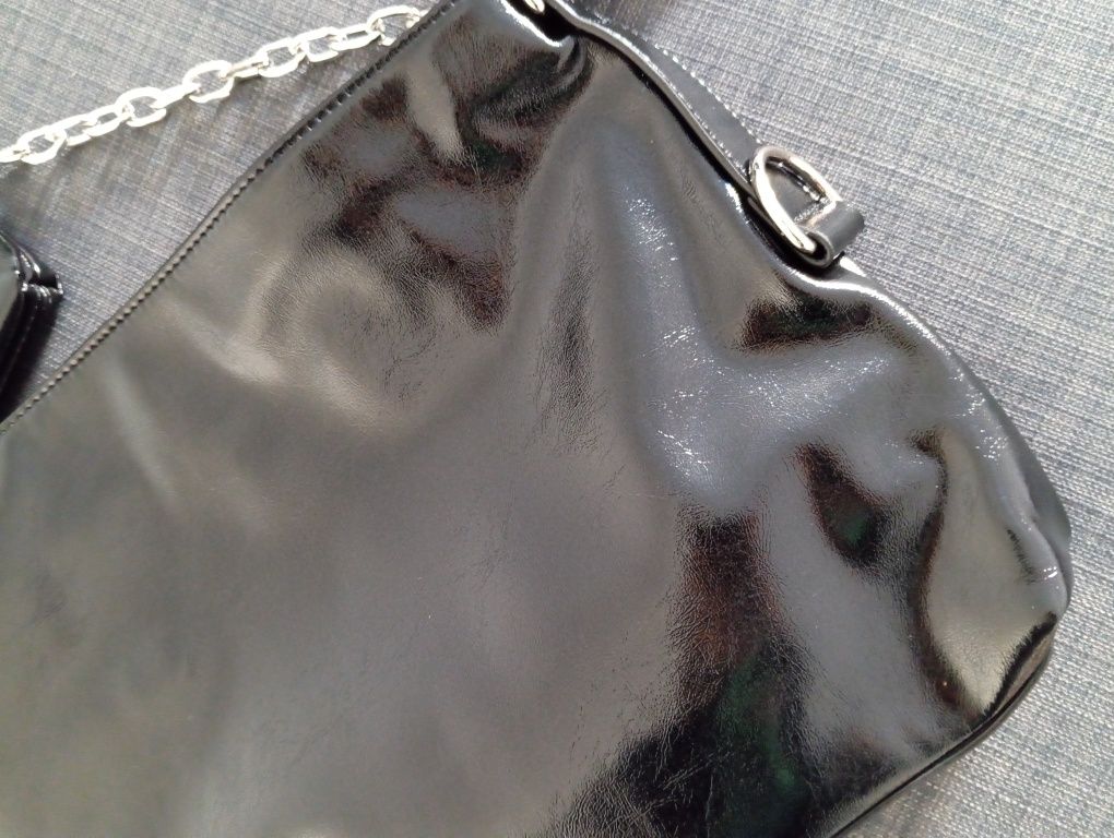 Nova bolsa de couro feminina de marca de designer independente. Por fa