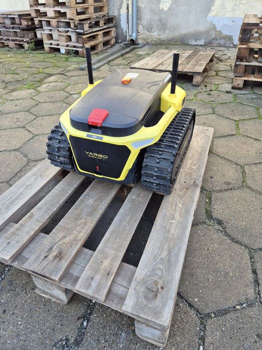 Robot koszący odśnieżający na gąsienica Nawigacja GPS RTK 25000 m2