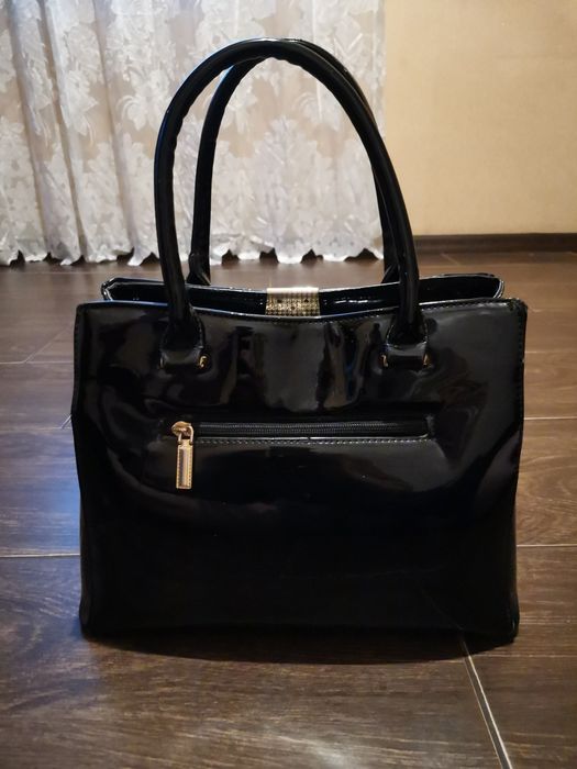 Лаковая женская сумка