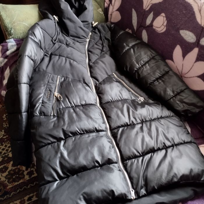 Продам зимову теплу куртку 52 розміру.