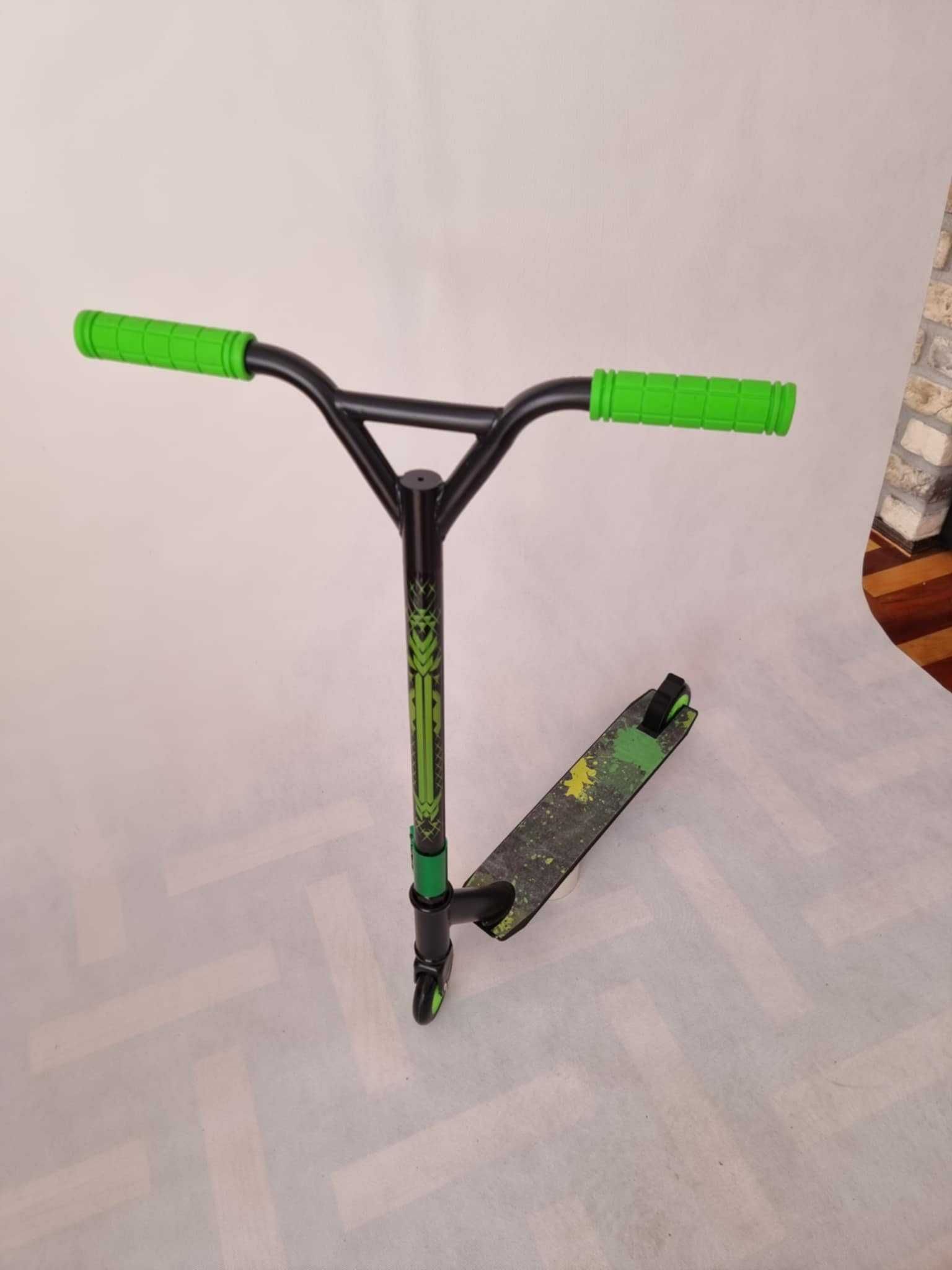 HULAJNOGA Wyczynowa STUNT MOVE IT 100KG Zielona Czarna dla dzieci