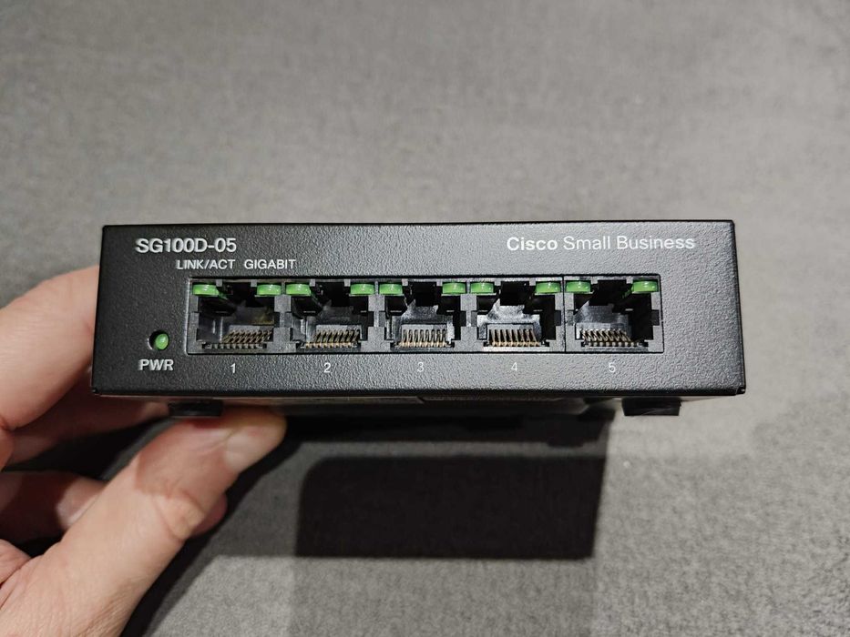Switch Cisco SG100D-05 V2 5 portów