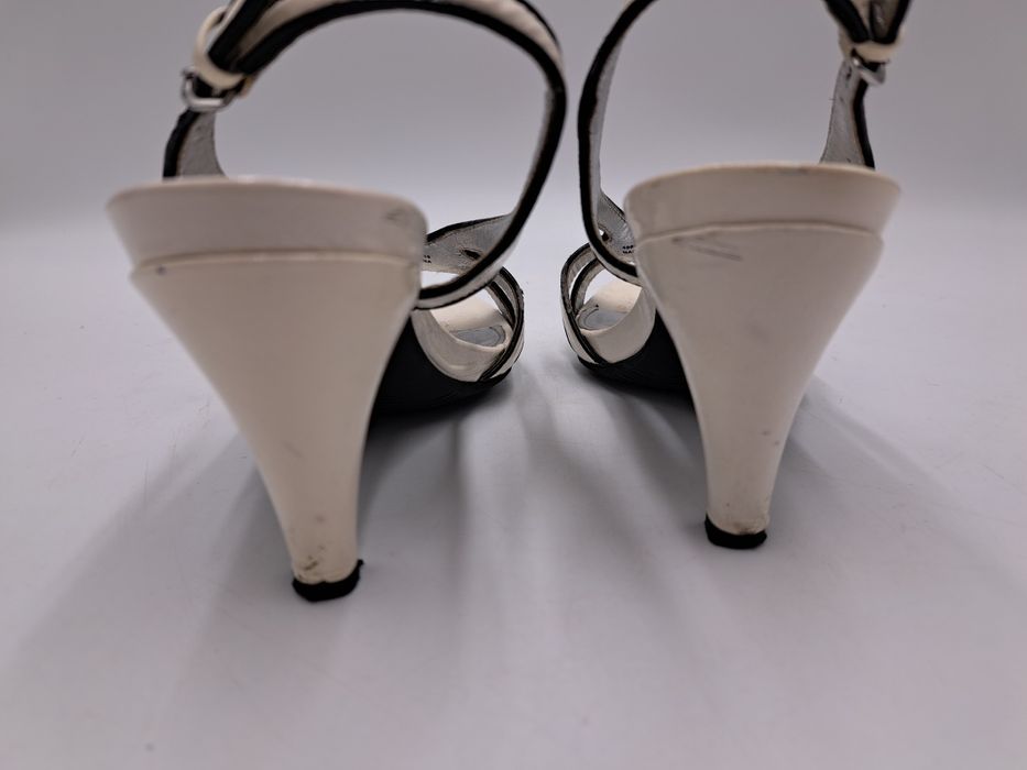 Ecco buty skórzane sandały na obcasie białe czarne lamówki 36