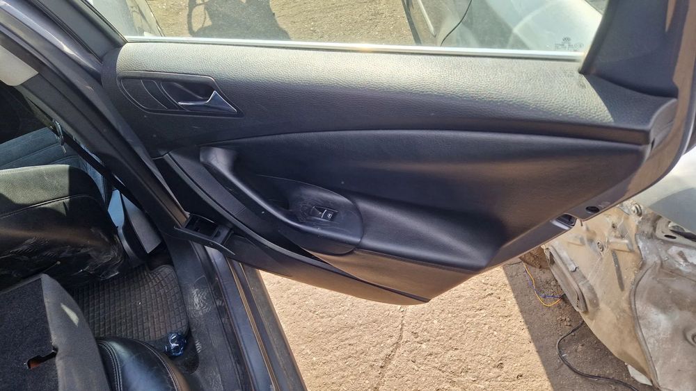VOLKSWAGEN PASSAT B6 BOCZEK DRZWI PRAWY TYL SKÓRA