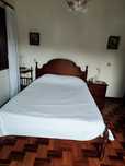 Quarto madeira cama + mesinhas