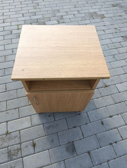 Szafka nocna z półką
