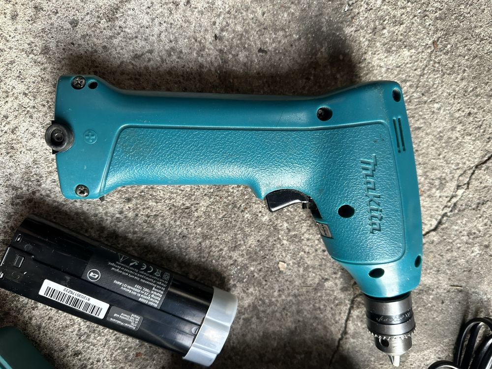 Makita 6010D, wiekowa wkretarka z ladowarką