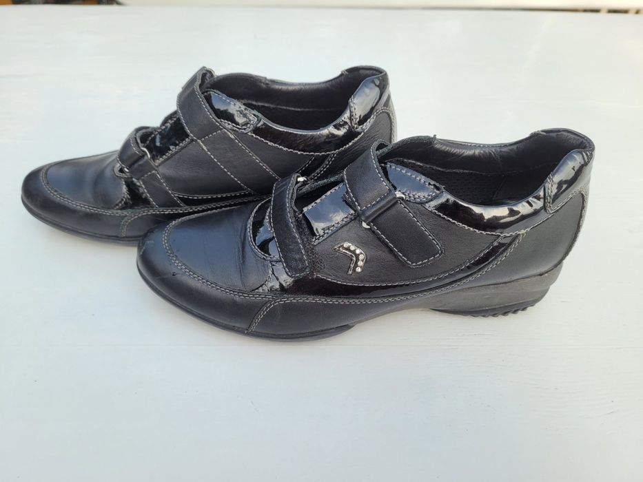 Кожанные туфли на липучках