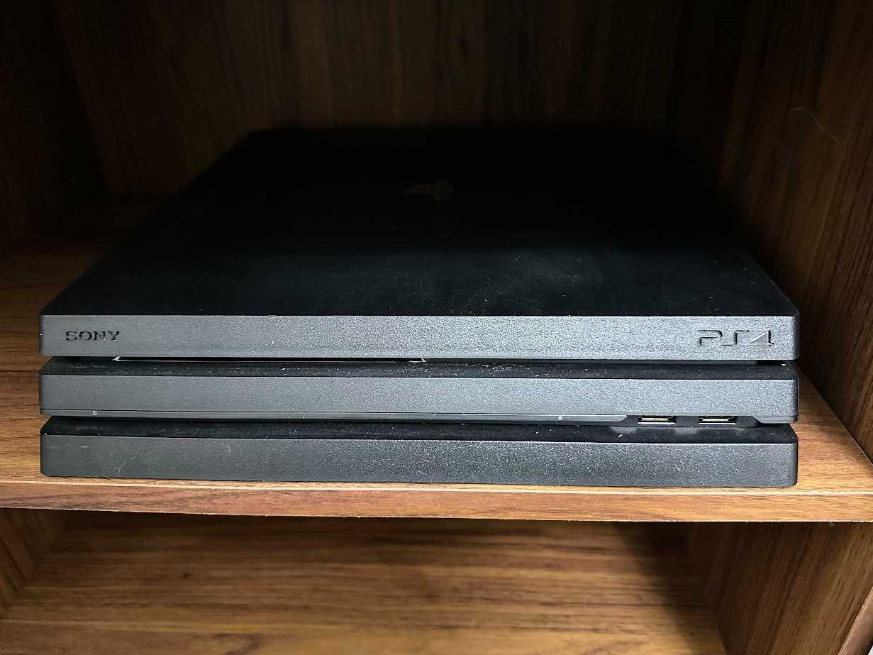 Playstation 4 Pro 1TB Desbloqueável! LER DESCRIÇÃO + comandos e cabos