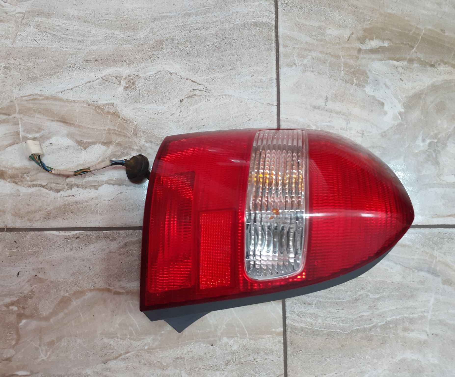 Lampa tył lewa Mazda 323F