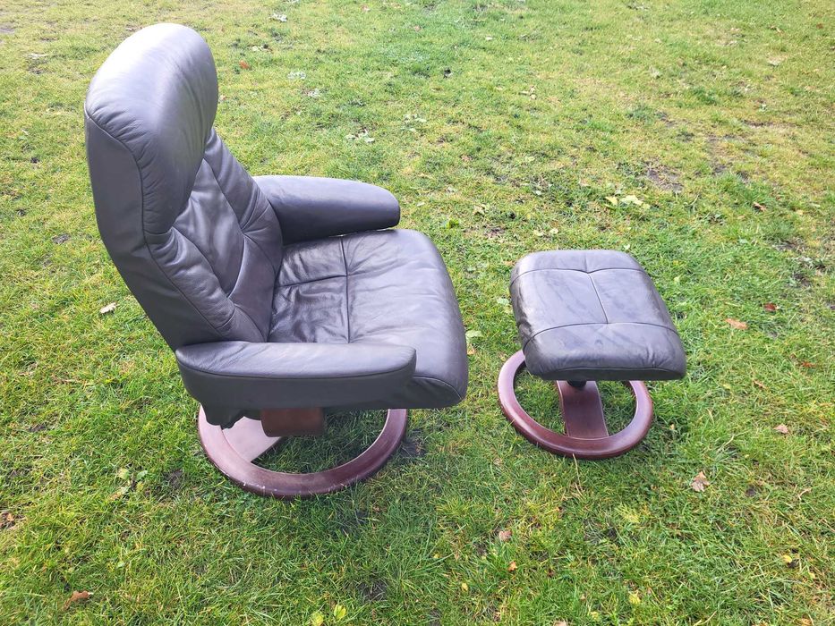Fotel skorzany z pufą