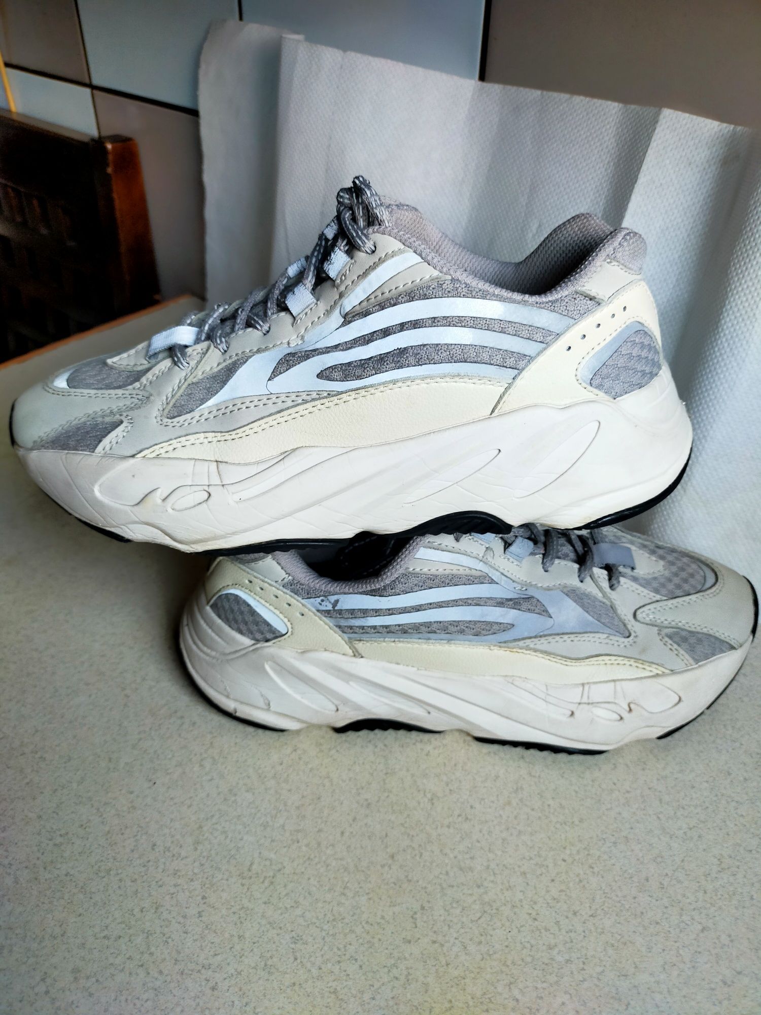 Adidasy Yeezy Boost 700V2 Static 39,5 /24,5 cm