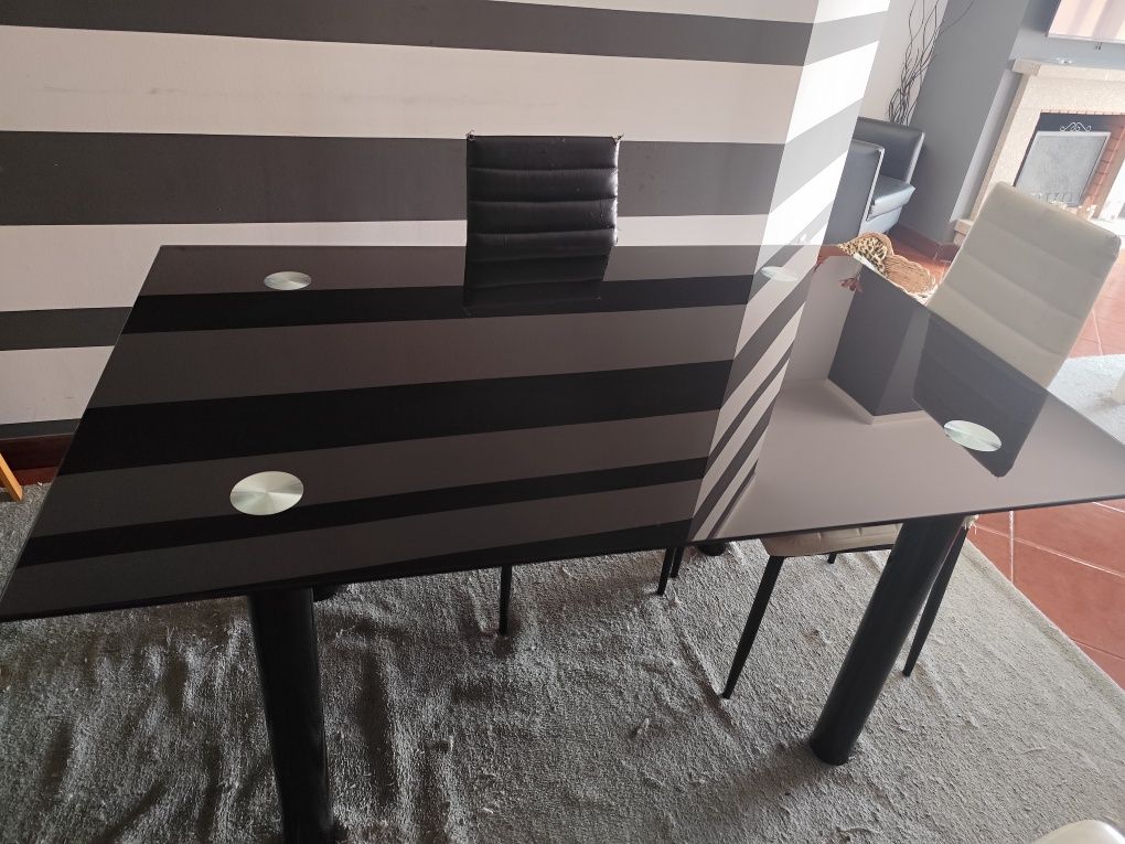 Mesa jantar em vidro preto